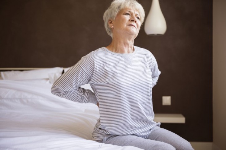 Uticaj hormonalnih promena u menopauzi na bolove u leđima kod žena