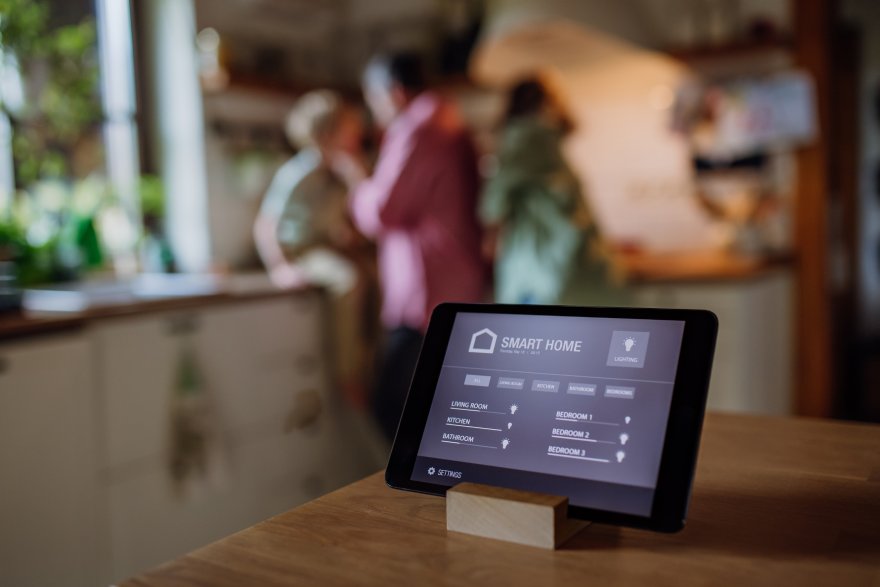 Tablet koji kontroliše pametni termostat